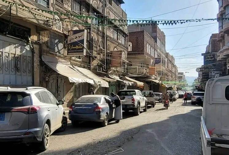 وزير الإعلام اليمني يتهم الحوثيين بإبتزاز رجال الاعمال وتدمير القطاع الخاص بعد رفعهم الضرائب