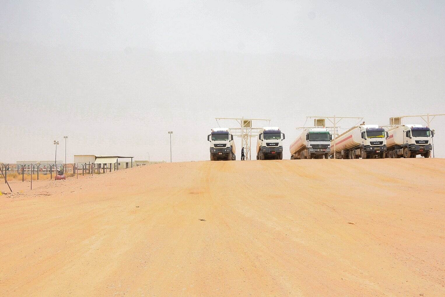 موظفي القطاع 4 في منطقة عياذ في محافظة شبوة سينفذون غداً اضراب شامل بعد تجاهل إدارة الشركة لمطالبهم