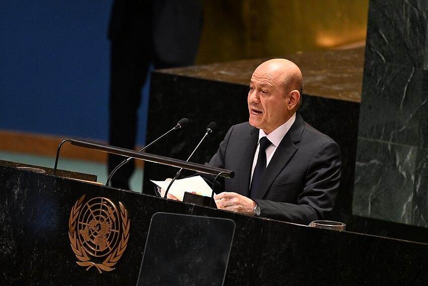 الرئيس رشاد العليمي يؤكد في قمة المستقبل "اليمن في العقد الأخير كانت مليئة بالمعاناة والتحديات الصعبة مع حرب المليشيات الحوثية"