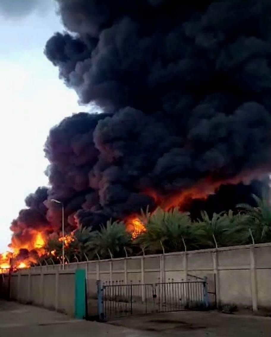 استهداف ميناء الحديدة وخزانات للنفط ومحطات للتزويد المدينة بالكهرباء