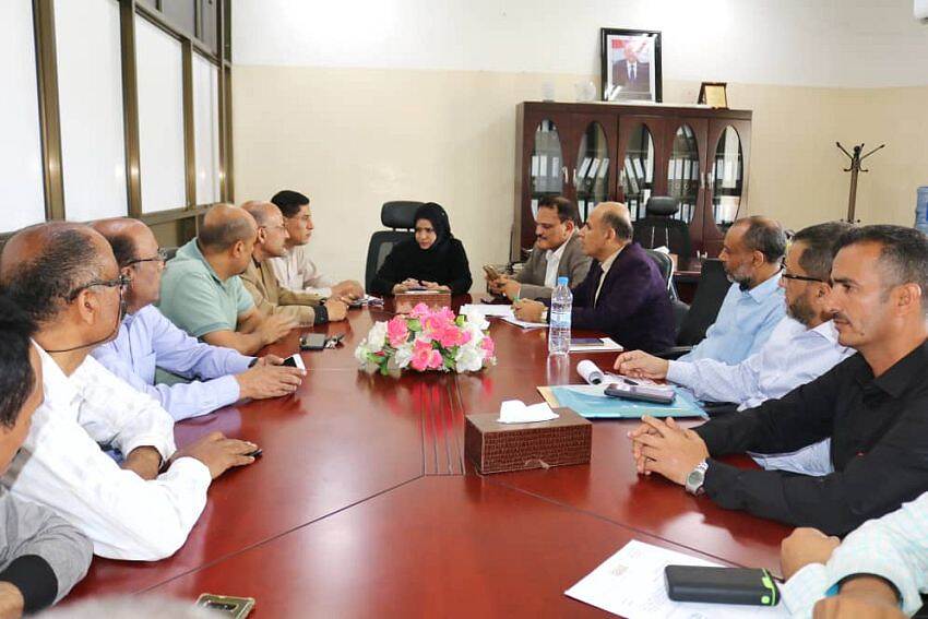 اجتماع في تعز بين وكيلة الشؤون الصحية ومسؤولين القطاع الصحي لمناقشة أوضاع المستشفيات