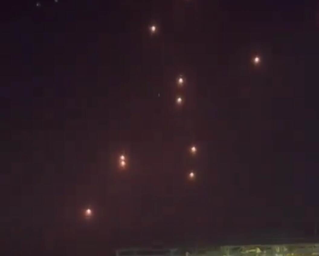 عشرات الصواريخ الايرانية تضرب منشأت وقواعد اسرائيلية وتصاعد التحذيرات أن الحرب بدأت في التوسع