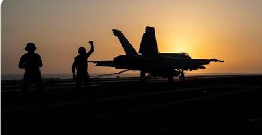 القيادة المركزية الأمريكية تؤكد أنها شنت  15 غارة على مواقع تخضع لجماعة الحوثيين