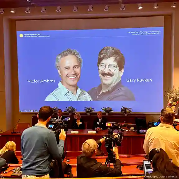 لإكتشافهما جزيئات حمض نووي جديد جائزة نوبل للطب تذهب للأمريكيان فيكتور وغاري