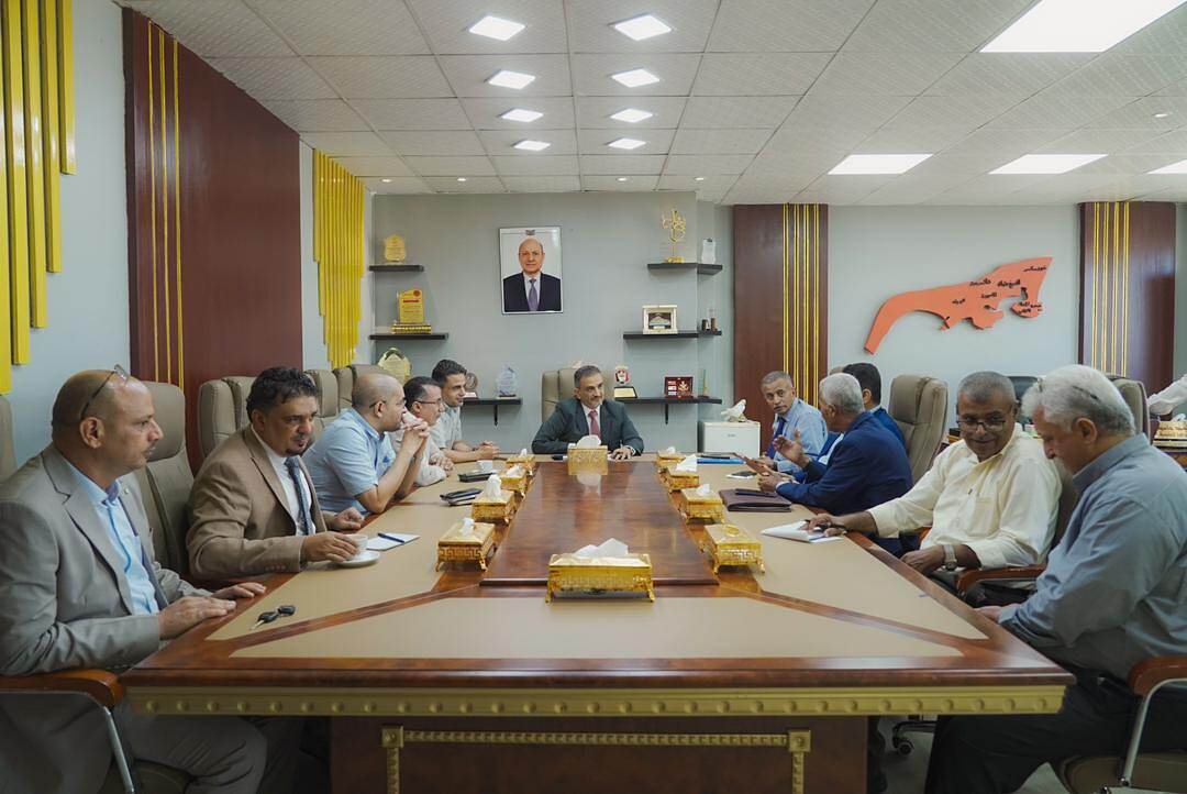 محافظ عدن يقرر ايقاف  العمل مع المكتب الفني للمجلس الإقتصادي  في اجتماع عقده مع مسؤولين في ميناء عدن