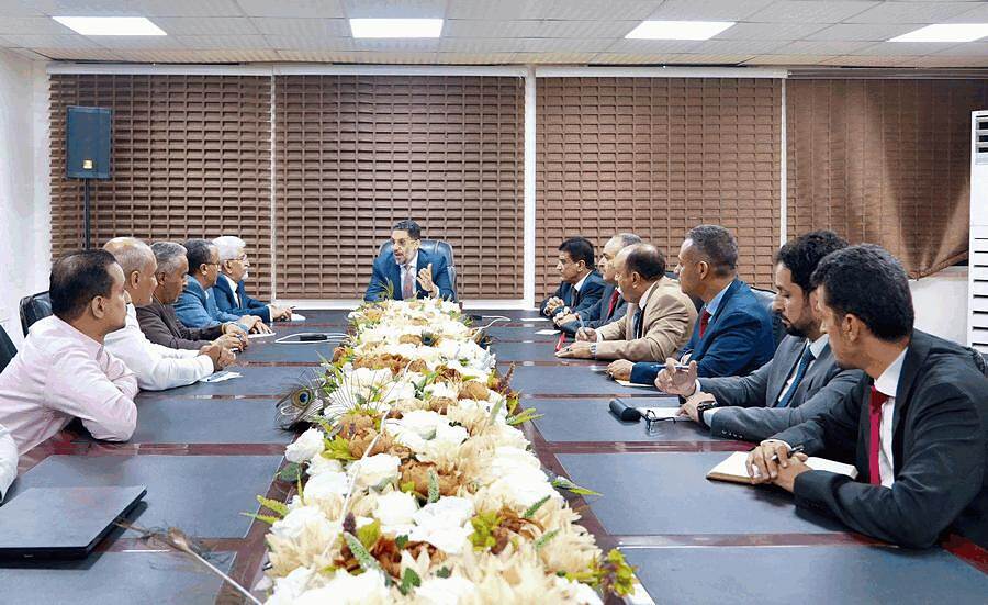 الحكومة تؤكد على ضرورة تعزيز التكامل بين السياسة المالية والنقدية