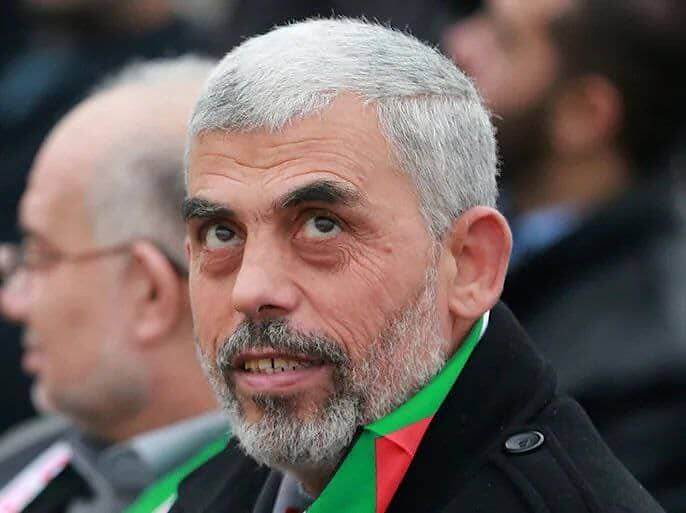 مدير الطب الشرعي الإسرائيلي يؤكد أن يحيى السنوار أحتضر لساعات وقتلته رصاصة على رأسه وتم بتر أصبعه