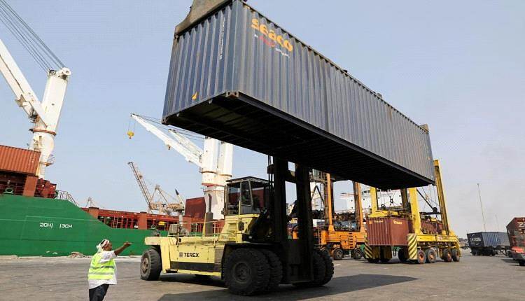 الغرفة التجارية والصناعية في صنعاء تطالب التجار بإخراج الحاويات الخاصة ببضائعهم من ميناء الحديدة
