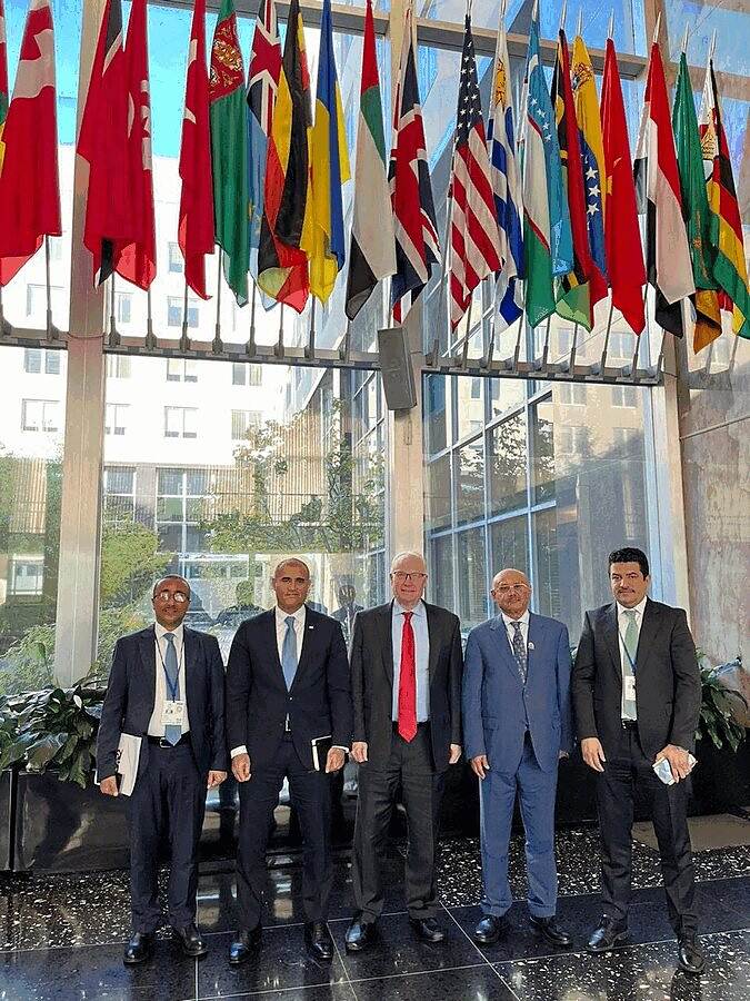 المعبقي يبحث مع المبعوث الأمريكي إلى اليمن انعكاسات السياسات الحوثية ومنع تصدير النفط على الإقتصاد