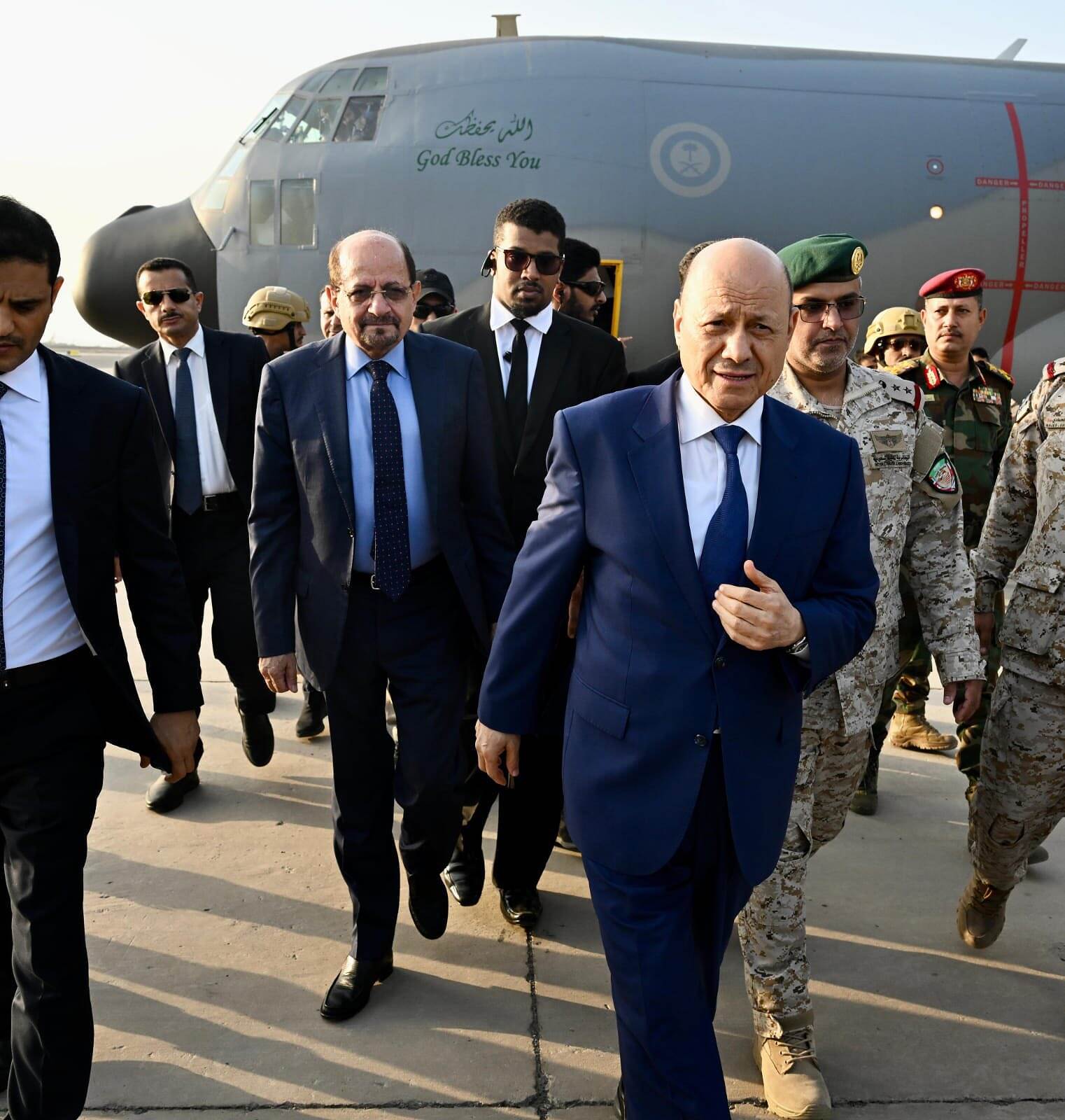 السعودية والإمارات الحاكمان الفعليان لليمن  تترك المجلس الرئاسي والحكومة وحيدان في ظل الأزمة المالية الحالية