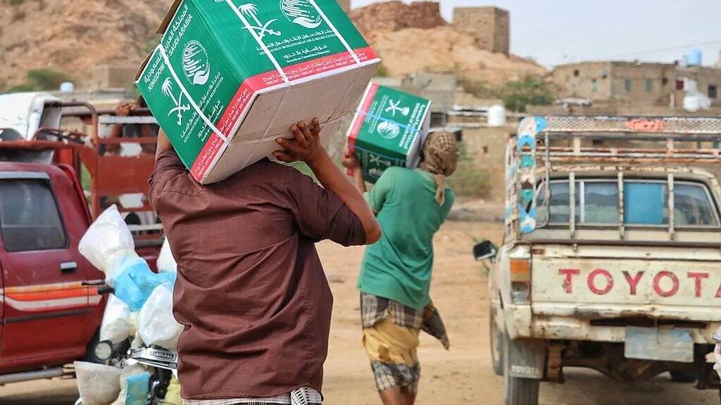 مواطنون مستحقون في مدينة العند يكشفون عن اسقاط اسمائهم من السلة الغذائية المقدمة من قوات درع الوطن قبل 3 أشهر في العند