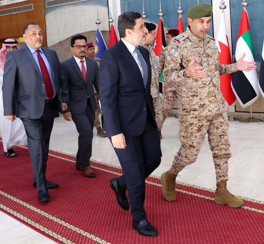 باحارثة يفض اجتماع للأمانة العامة لمجلس الوزراء خُصص للتحقيق في اختفاء شيكات من دائرة الشؤون المالية والإدارية .