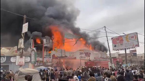 حريق يلتهم مول هايبر شملان في صنعاء واضرار مادية واسعة جراء اندلاع النيران