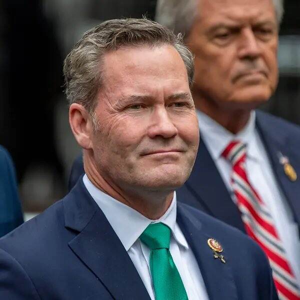 مايك والتز مرشح الرئيس الأمربكي دونالد ترامب لمنصب مستشار الأمن القومي يحذر  إيران من الاستمرار في دعم الإرهاب.