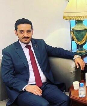 مدير العلاقات السابق في سفارة اليمن في قطر يتهم السفير بادي بتقليص ميزانيات الفنانين اليمنيين وتحويلها لحسابه