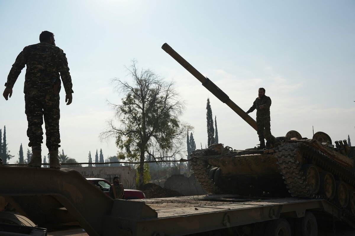 المعارضة السورية تسيطر على حماة وتوجه ضربة جديدة للنظام