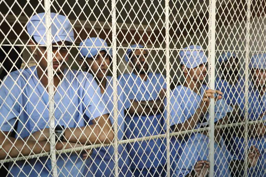 المحكمة الجزائية في عدن تصدر احكام قضائية متفاوتة بحق 16 متهم بمشاركتهم في خلية حوثية