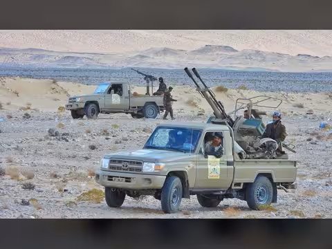 المحرمي يوجّه بصرف مكرمة مالية لأسر قتلى القوات الجنوبية في حضرموت