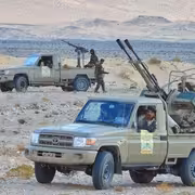 المحرمي يوجّه بصرف مكرمة مالية لأسر قتلى القوات الجنوبية في حضرموت