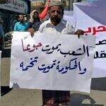 صحفيون يتهمون الحكومة بالإخلال بمسؤولياتها وعدم جديتها في صرف المرتبات