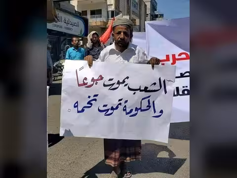 صحفيون يتهمون الحكومة بالإخلال بمسؤولياتها وعدم جديتها في صرف المرتبات