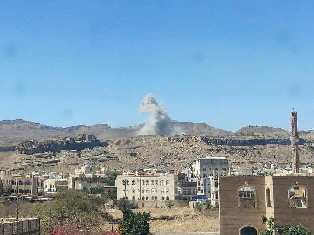 الغارات تتجدد على صنعاء وتستهدف معسكر الصيانة والفرقة ومحيط التلفزيون