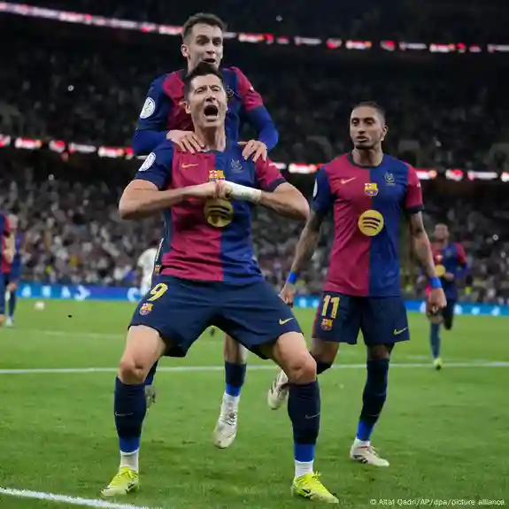 بخماسية.. برشلونة يكتسح الريال ويتوج بكأس السوبر الإسباني