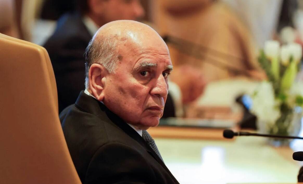 العراق يبحث مع الفصائل المسلحة الموالية لإيران في القاء أسلحتها والإنخراط في قوات الأمن