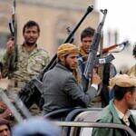 تشييع قيادات حوثية بعد مقتلهم في مواجهات مع القوات الحكومية