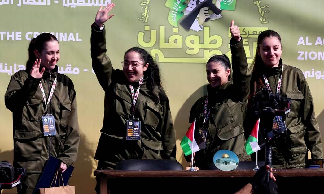 حماس تطلق سراح 4 مجندات اسرائيليات فيما 200 معتقل فلسطيني سيفرج عنهم من قبل اسرائيل