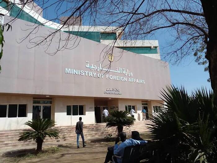 الخارجية السودانية تؤكد أن هجوم لقوات الدعم السريع أدى لمقتل أكثر من 70 مدني استهدف مستشفى بمدينة الفاشر