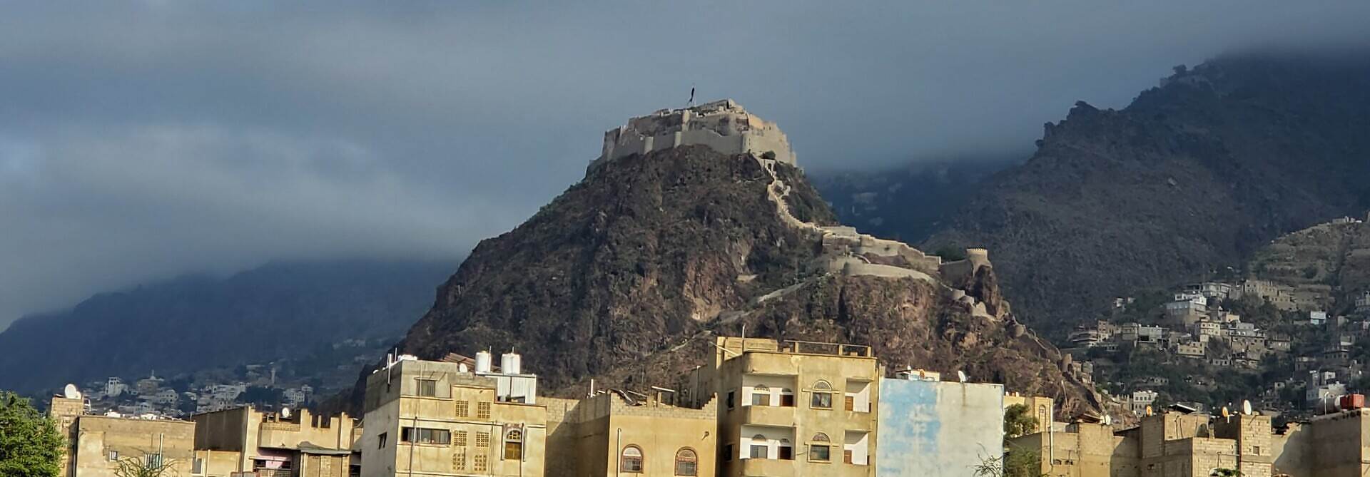 اللجنة الوطنية للمرأة في محافظة تعز تتهم متشددين بالتحريض عليها مما يهدد أنشطتها ويشرعن للعنف