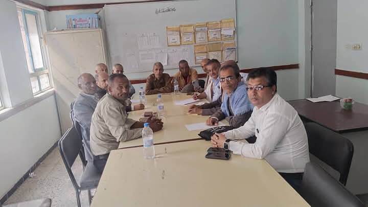 اللجنة التحضيرية لإتحاد التربويين اليمنيين في تعز تتفق على استمرار الاضراب والفعاليات الإحتجاجية
