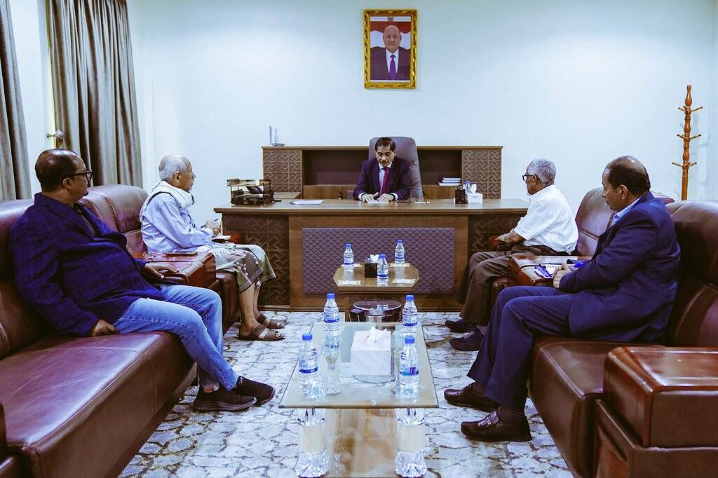 البحسني في اجتماعه مع مسؤولين في المكلا يطالب بتعزيز القدرات لمكافحة الفساد