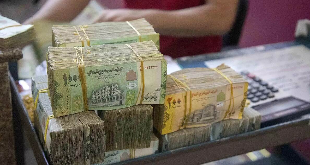 اليمنيون يكتوون بجحيم الانهيار الاقتصادي وارتفاع الاسعار يضاعف من متاعبهم