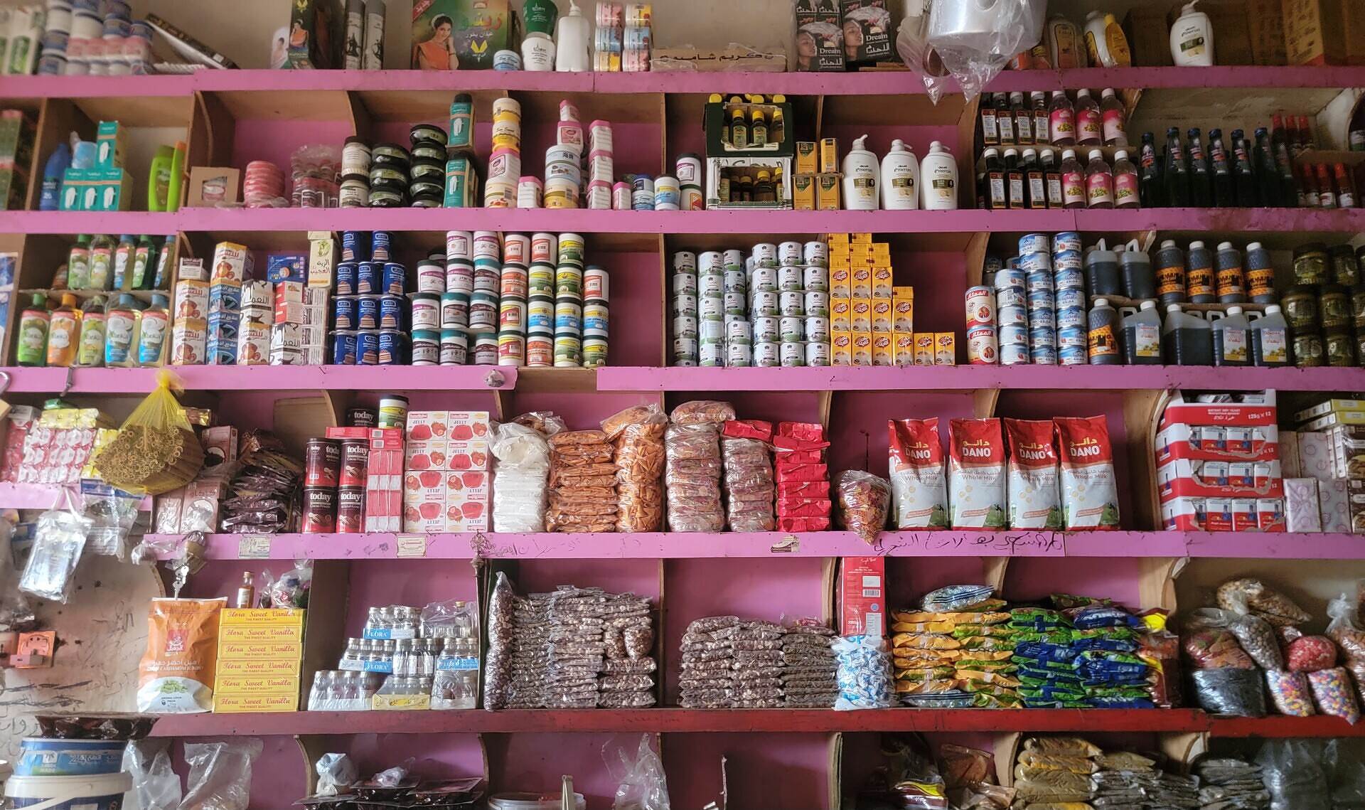 مواطنون في المناطق المحرر يعجزون عن شراء سلع رمضان مع تدهور وضعهم المعيشي