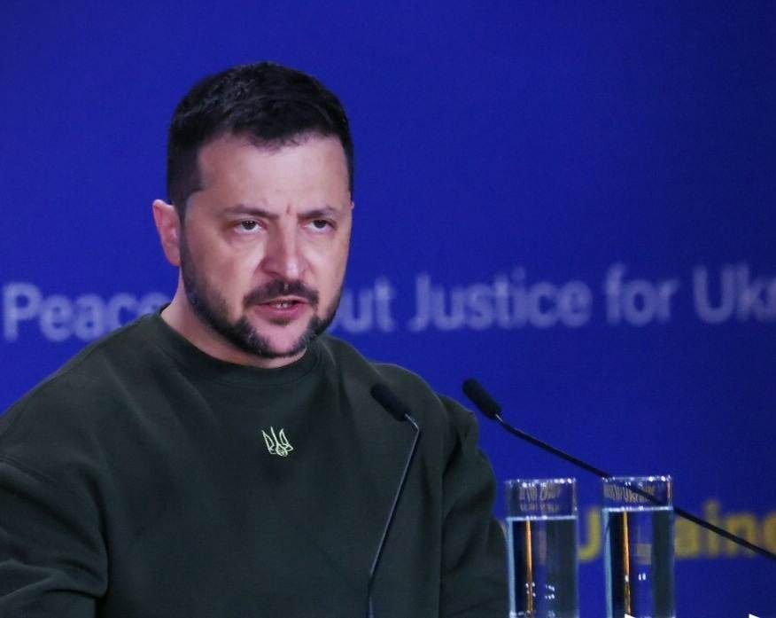 الرئيس الأوكراني يرفض مطالب ترامب: "لن أحمّل عشرة أجيال من الأوكرانيين هذا الثمن"