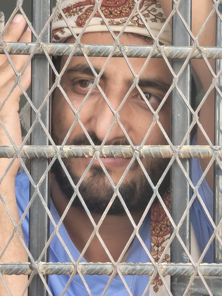 الأمن السياسي يواصل احتجاز الصحفي القاضي في السجن رغم قرار محكمة مأرب الابتدائية بالإفراج عنه