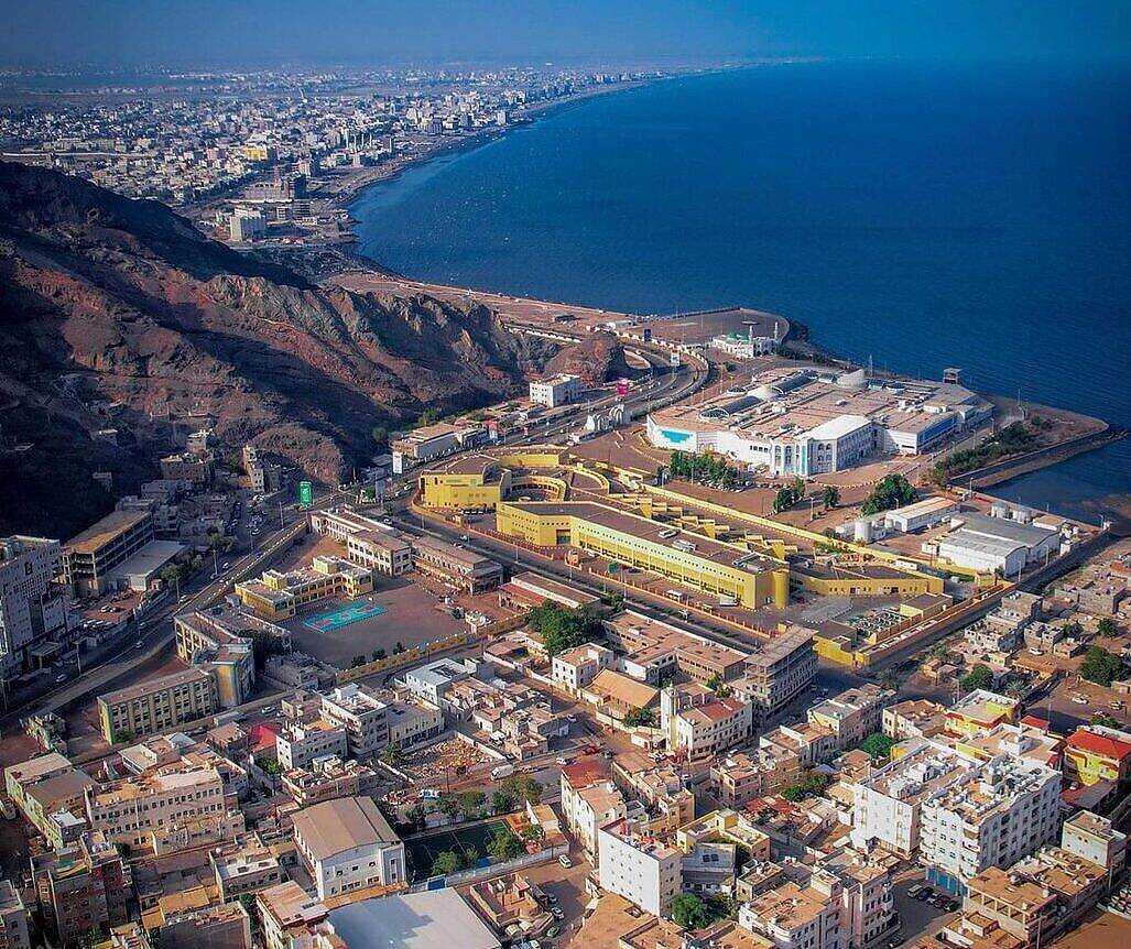 الاستيلاء على أراضي عدن.. نكسة تعرقل الاستثمار وتحرم المدينة من الخدمات