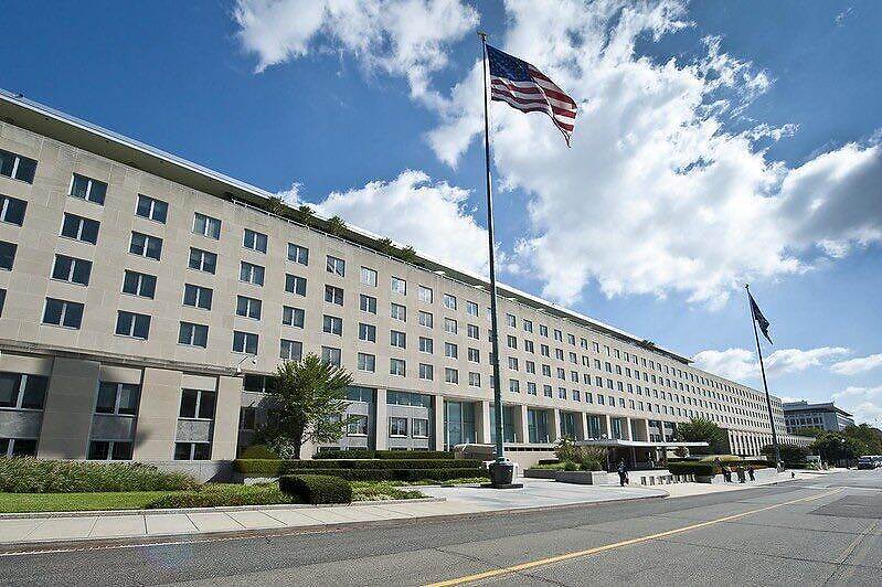 وزارة الخارجية الأمريكية تتوعد دول تتعامل مع الحوثيين تحت ذريعة ممارسة الأعمال التجارية الدولية المشروعة.