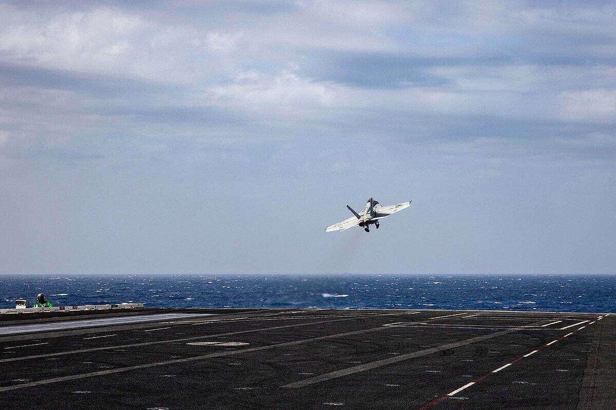 غارات أمريكية على صنعاء تستهدف مواقع عسكرية وقيادات حوثية ومخازن أسلحة