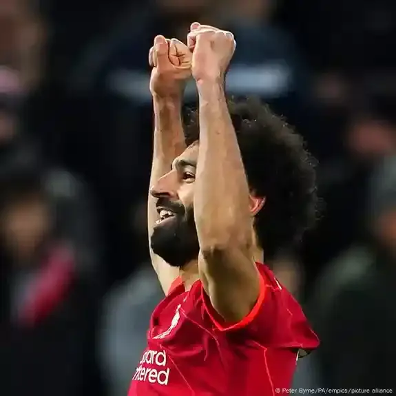 صلاح يمدد عقده مع ليفربول.. فكم سيتقاضى "الفرعون المصري"؟