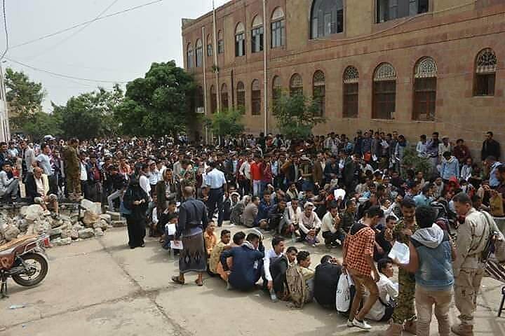 تأخير ممنهج في استخراج المواطنين للجوازات في مصلحة تعز...وسرعة إنجاز لمن يدفع أكثر