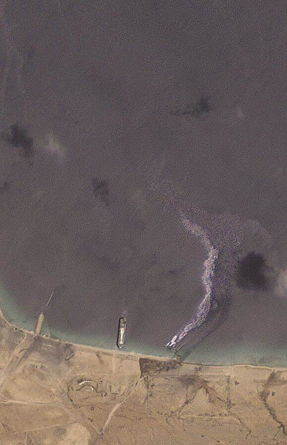 رئيس مشروع PAX الهولندي يعلن عن تسرب نفطي كبير قبالة ميناء رأس عيسى