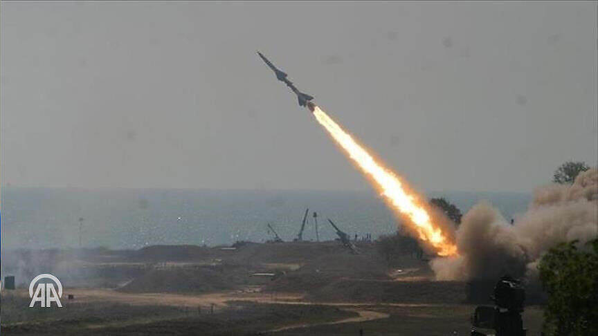 الحوثيون يعلنون استهداف حيفا بصاروخ باليستي وإسرائيل تعترضه