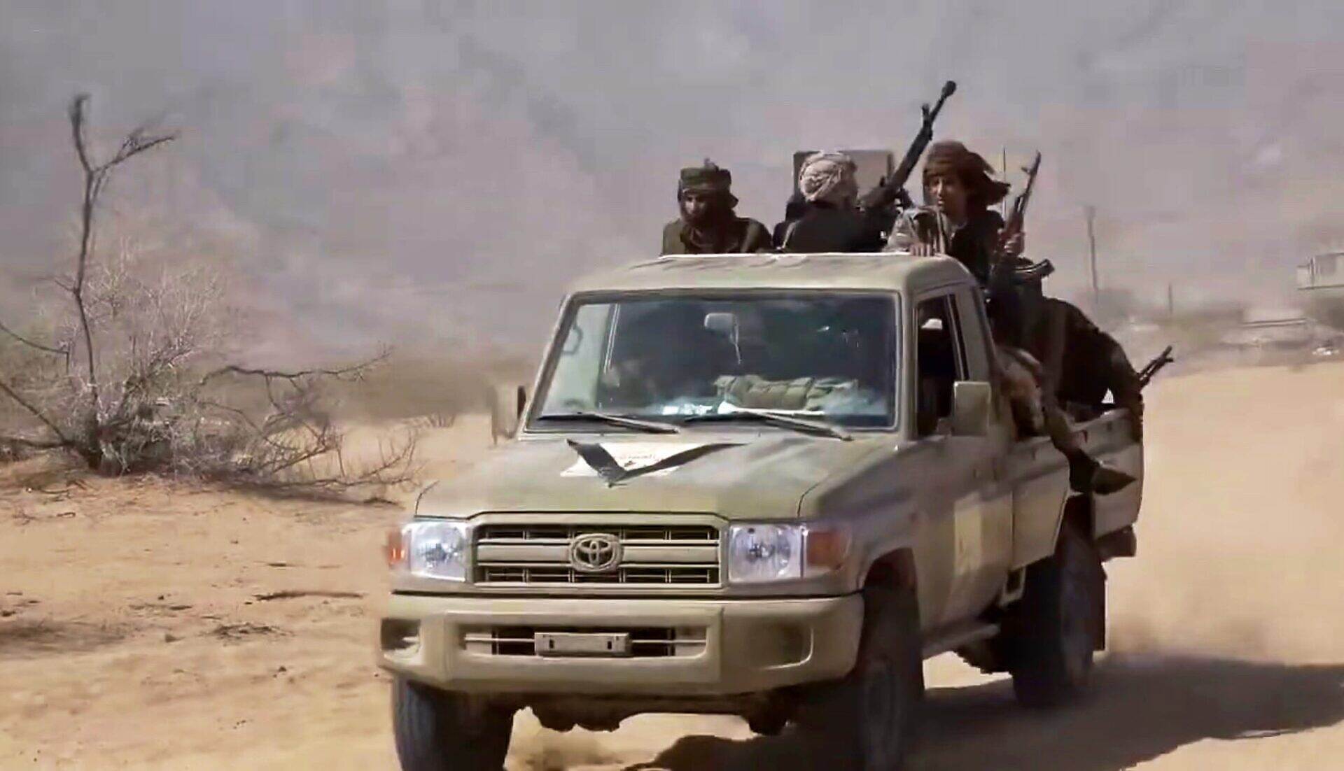 قوات العمالقة تتصدى لهجوم لجماعة الحوثي في الجفرة وتشتبك في حريب