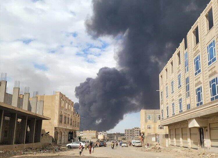 تنديد وحزن الكتّاب والناشطين اليمنيين على تدمير المشاريع والمصانع اليمنية وسط استدعاء الحوثيين للحروب