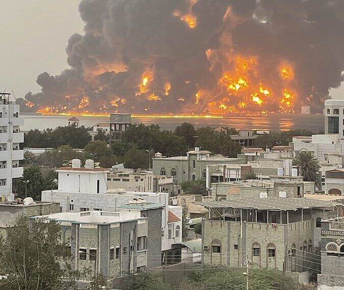 1.4 مليار دولار خسائر موانئ الحديدة بعد تدمير البنية التحتية والمنشآت التشغيلية