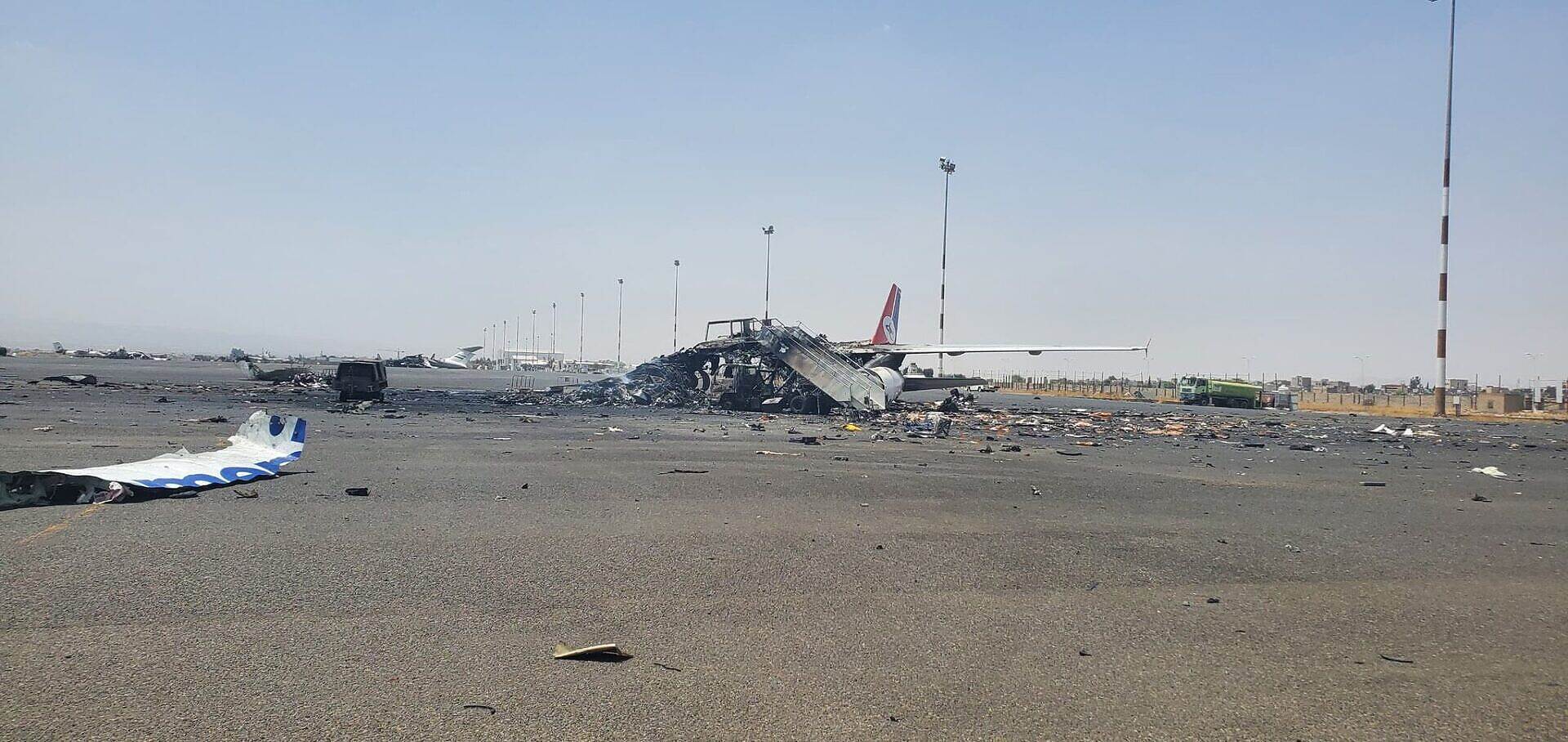 غارة إسرائيلية تدمر الطائرة اليمنية الأخيرة في مطار صنعاء.. والحكومة اليمنية تحمّل الحوثيين المسؤولية