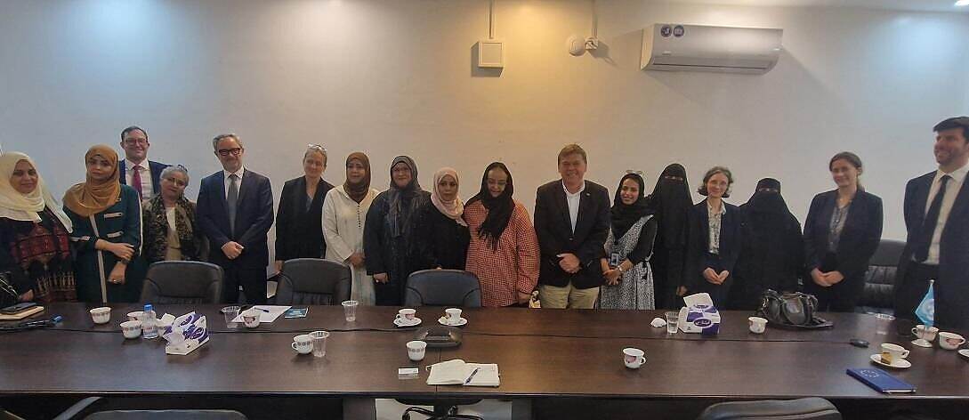 سفراء الاتحاد الأوروبي يختتمون زيارتهم إلى اليمن بعد لقاء جمعهم بالمجلس الرئاسي ومسؤولي البنك المركزي